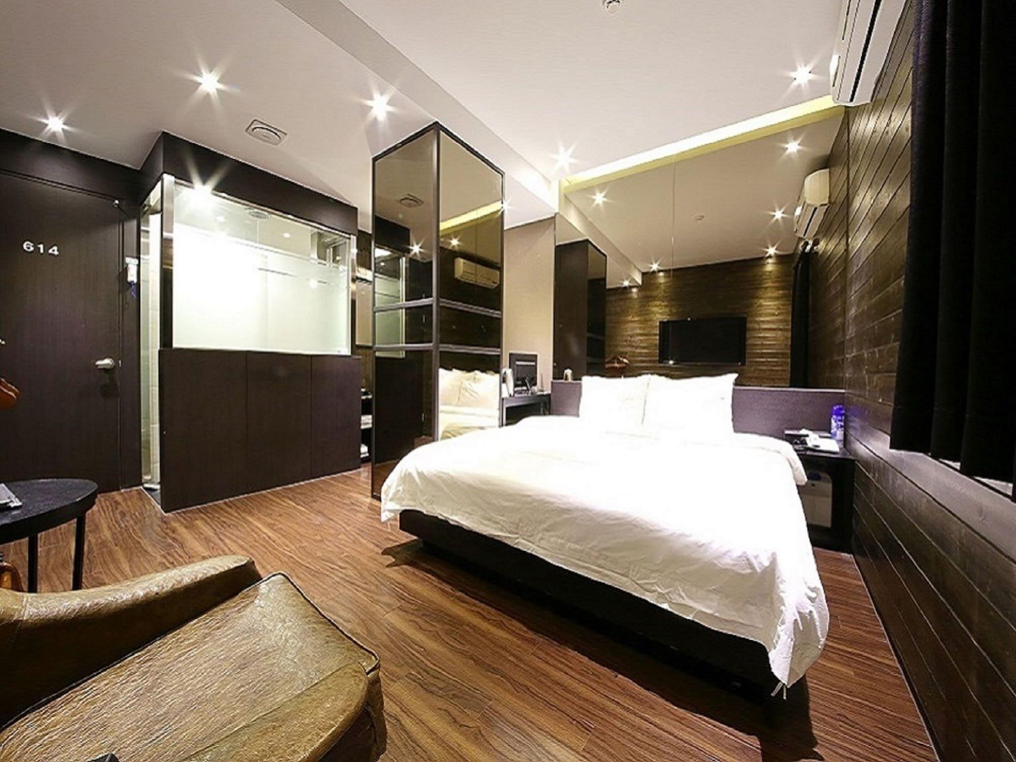 Almond Hotel Busan Station Exterior foto