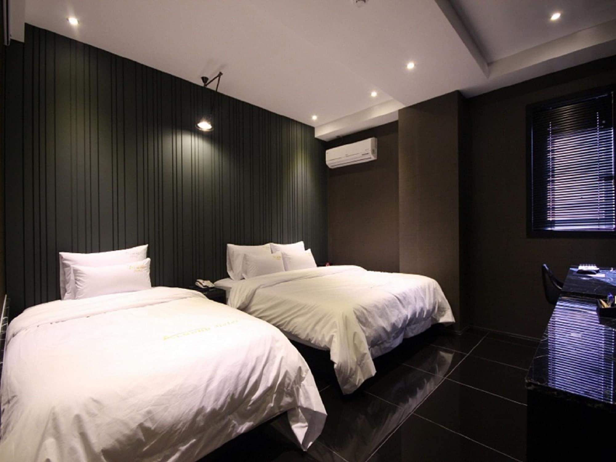 Almond Hotel Busan Station Exterior foto