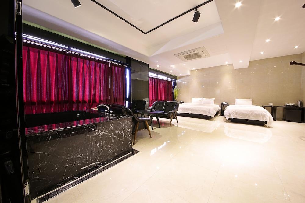Almond Hotel Busan Station Exterior foto