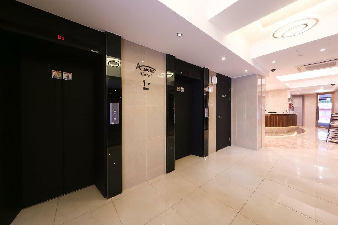 Almond Hotel Busan Station Exterior foto