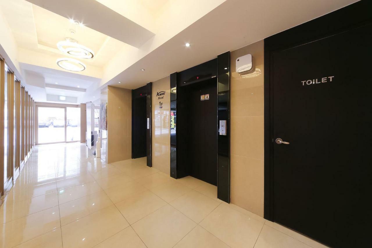 Almond Hotel Busan Station Exterior foto