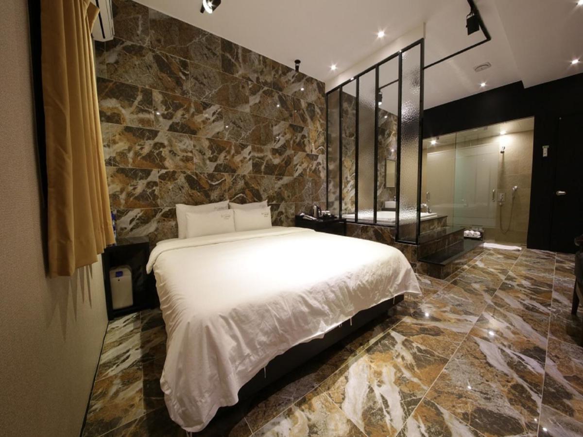 Almond Hotel Busan Station Exterior foto